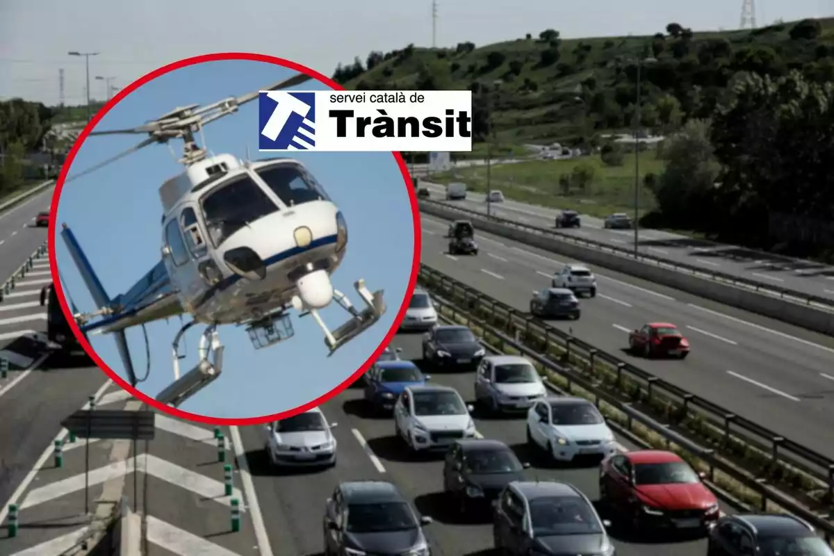 Un helicòpter del Servei Català de Trànsit sobrevolant una autopista amb trànsit.