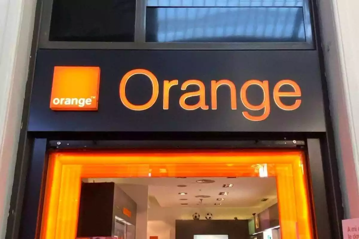 Exterior d´una botiga de la companyia telefònica Orange