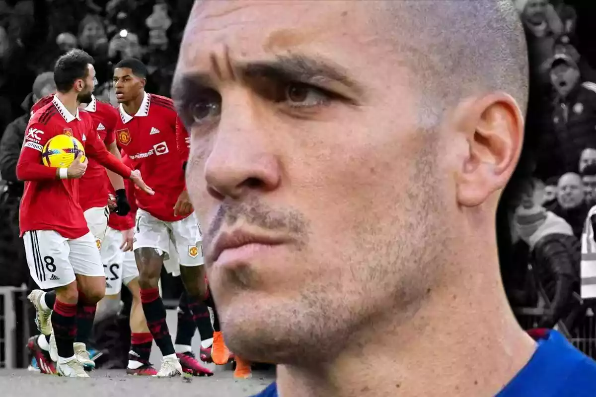 Oriol Romeu amb cara seriosa mirant de perfil els jugadors del Manchester United