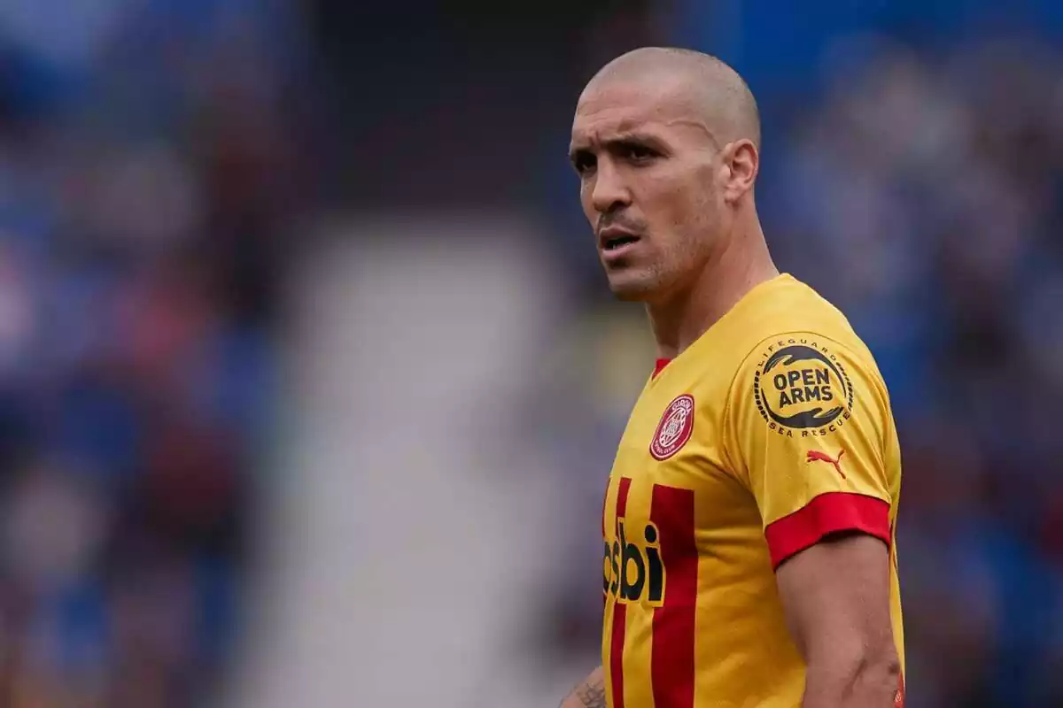 Imatge del futbolista Oriol Romeu amb la samarreta del Girona en un partit davant la Reial Societat