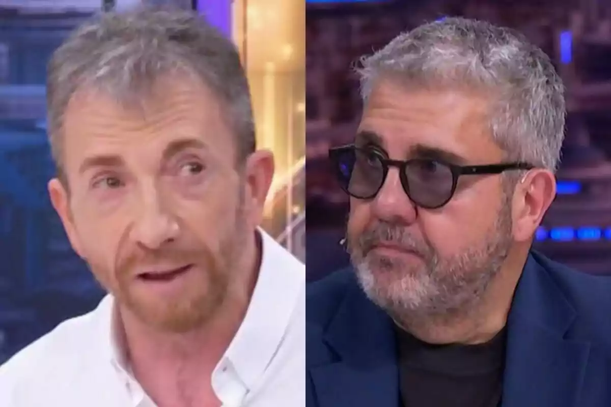 Pablo Motos i Florentino Fernández amb barba i cabell canós són a El Hormiguero, un porta ulleres fosques i l'altre porta una camisa blanca.