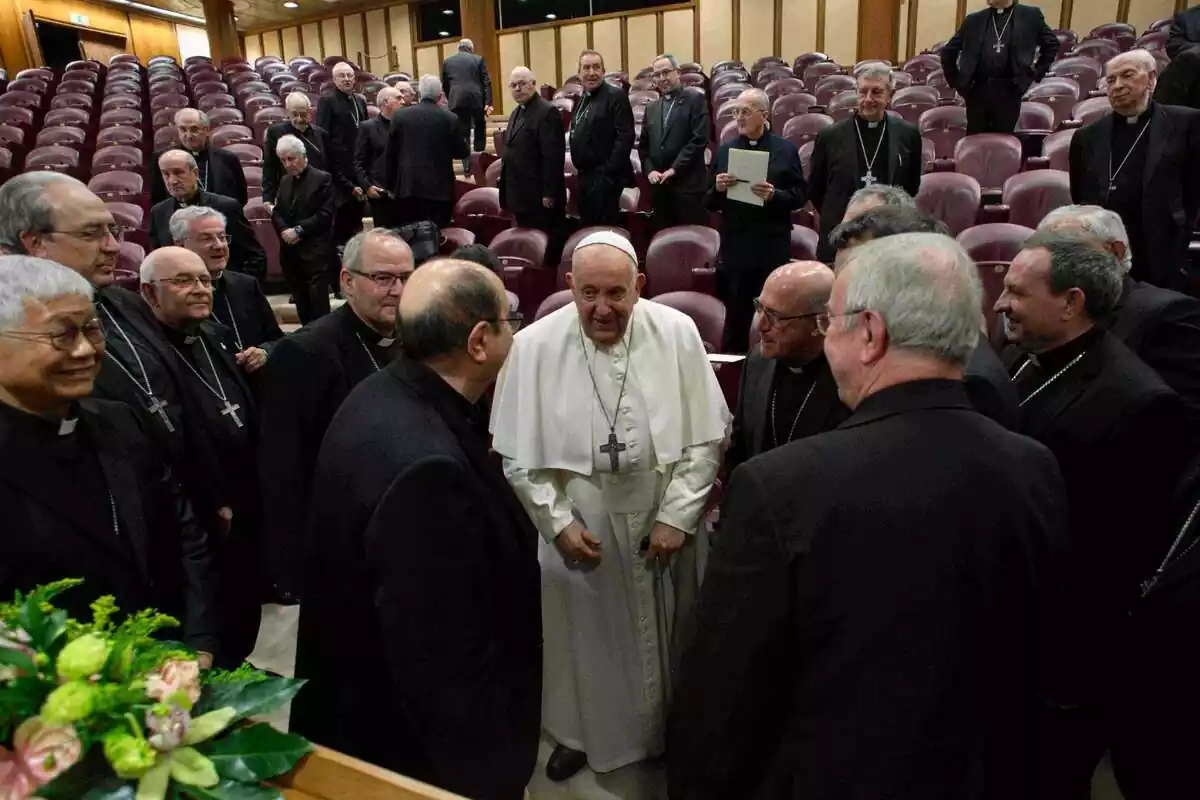 El Papa Francesc es va reunir amb els bisbes de la Conferència Episcopal Espanyola. La trobada va tenir lloc a l'Aula del Sínode i va començar amb una meditació del cardenal Raniero Cantalamessa, Ciutat del Vaticà, 28 de novembre del 2023.