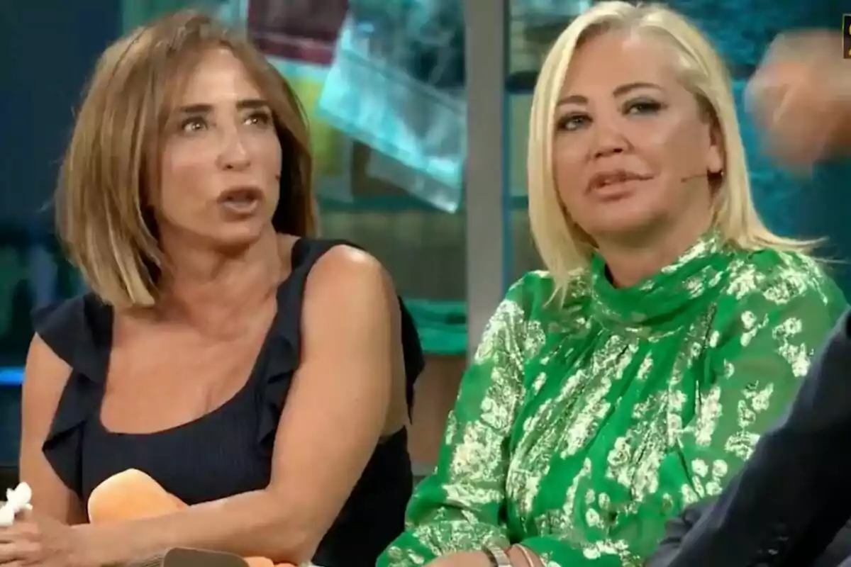 María Patiño i Belén Esteban assegudes a 'La Revuelta', una amb vestit negre i l'altra amb vestit verd, ambdues semblen estar participant en una conversa. María Patiño i Belén Esteban assegudes a 'La Revuelta', una amb vestit negre i l'altra amb vestit verd, ambdues semblen estar participant en una conversa.