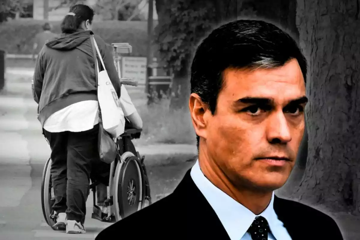 A person pushes a wheelchair in a black and white urban setting, while in the foreground appears the face of Pedro Sánchez with a serious expression.