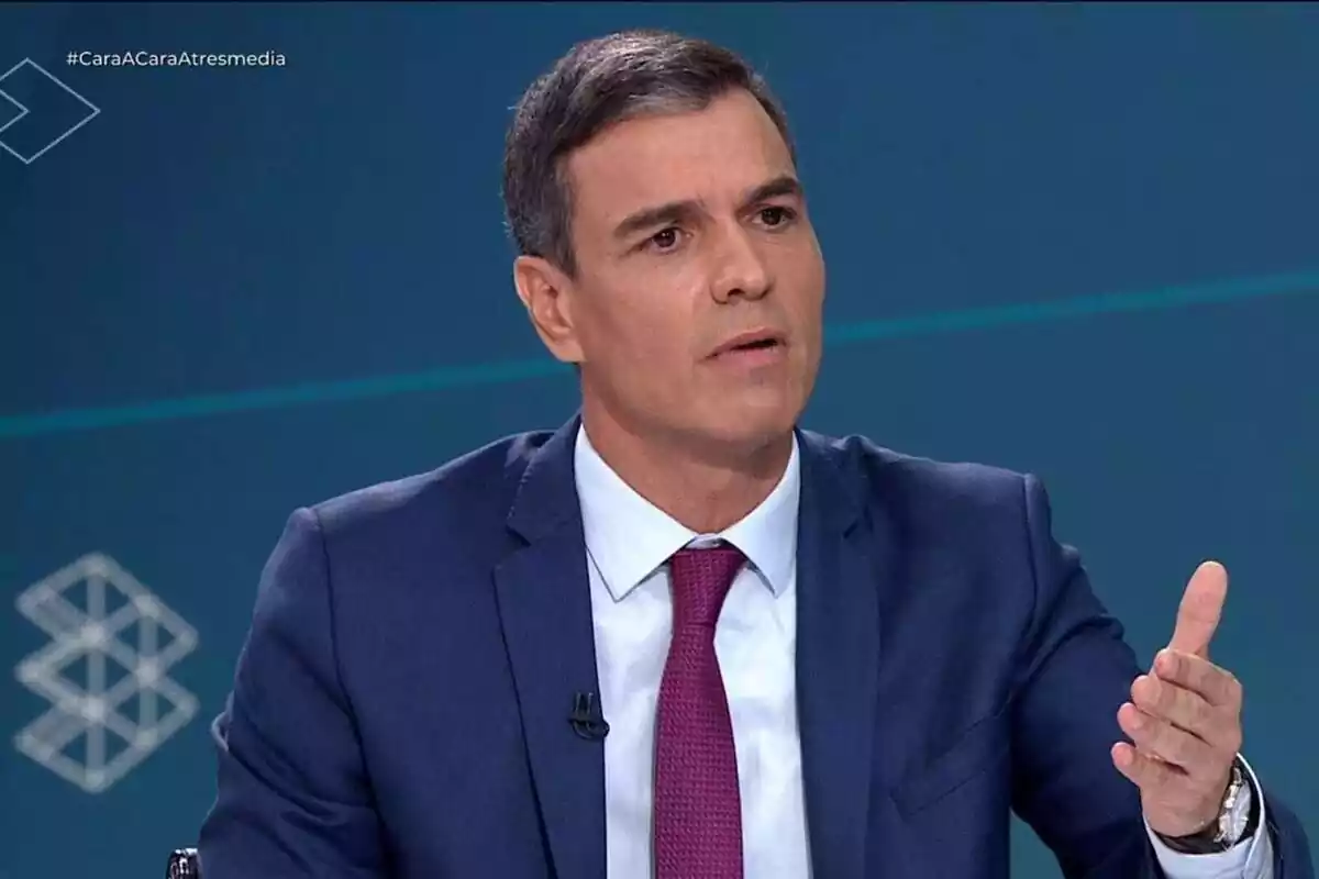 Pedro Sánchez amb rostre seriós al plató del cara a cara d'Atresmedia per a les eleccions generals del 23 de juliol de 2023