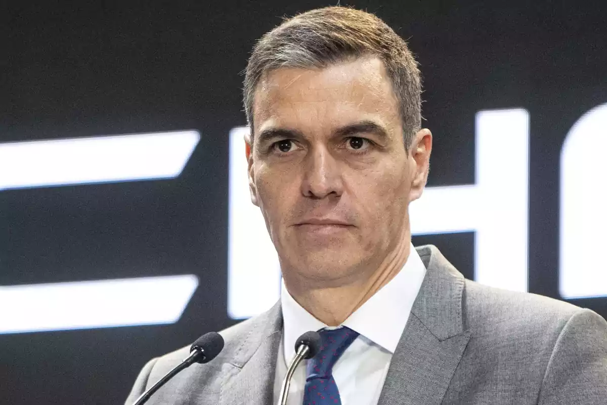 El president del Govern, Pedro Sánchez, intervé durant l'acte de la signatura de l'acord entre Ebre i Chery per construir cotxes elèctrics a l'antiga fàbrica de Nissan, el 19 d'abril del 2024, a Barcelona, Catalunya