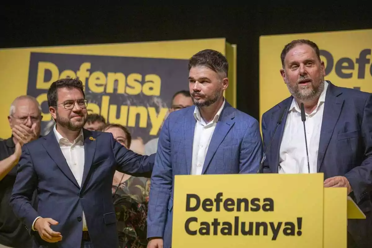 El candidat número 1 d'ERC per Barcelona al Congrés dels Diputats, Gabriel Rufián, compareix després de conèixer els resultats de la jornada electoral