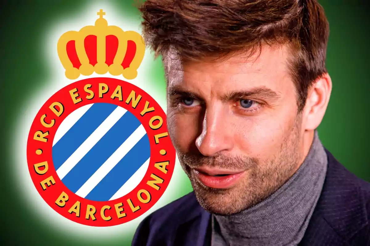 Un hombre con barba y cabello castaño claro, vestido con un suéter de cuello alto, aparece junto al escudo del RCD Espanyol de Barcelona sobre un fondo verde.