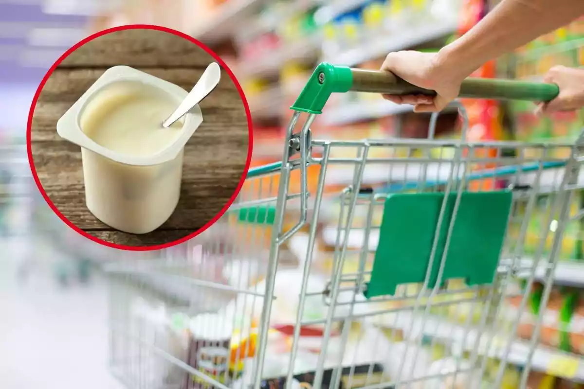 Persona amb un carro al supermercat i imatge d'un envàs de iogurt amb una cullera