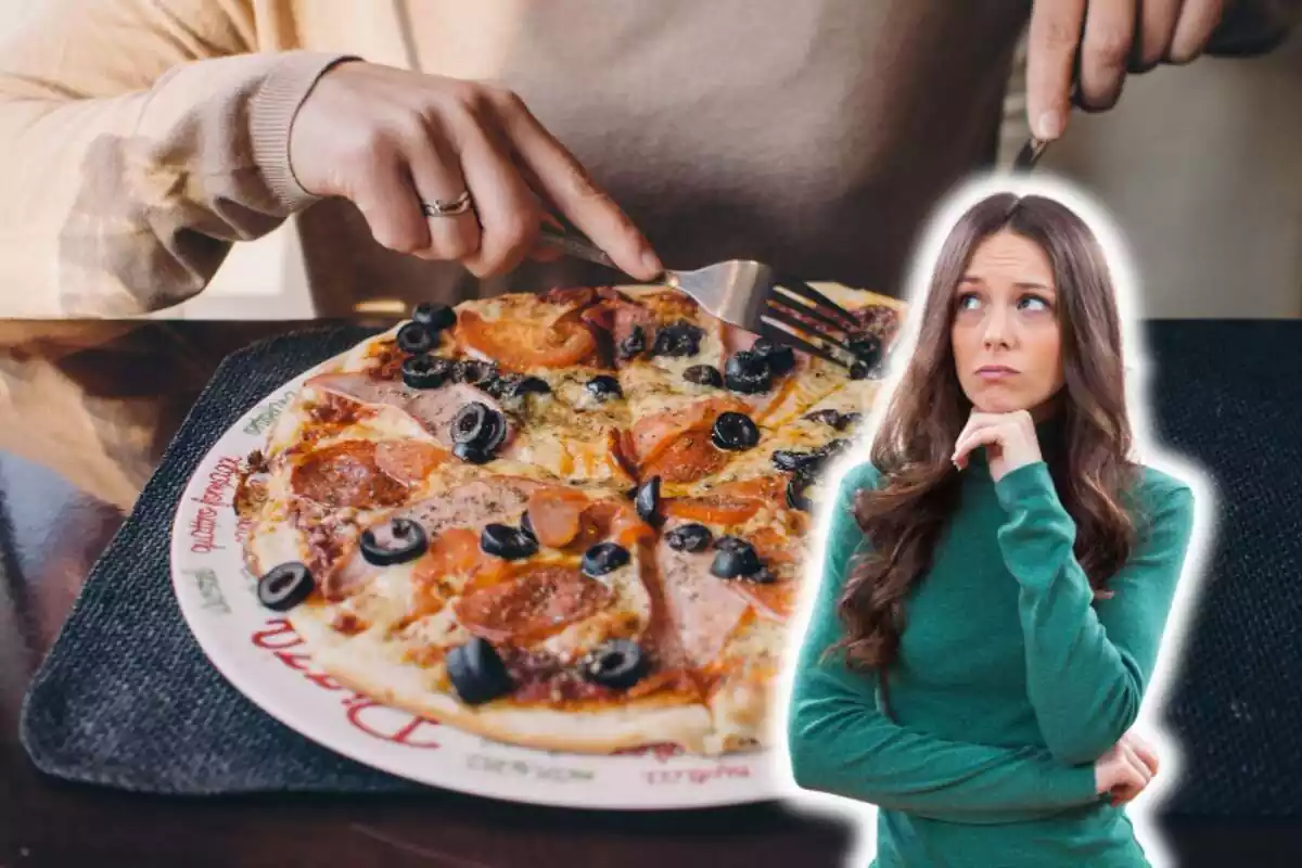 Dona mira preocupada una pizza