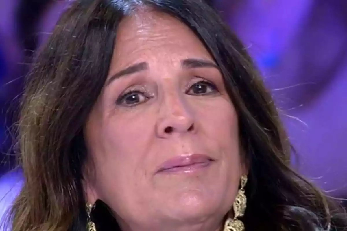 Primer pla d'Ángela Portero plorant en directe a 'Así es la vida' el setembre de 2023