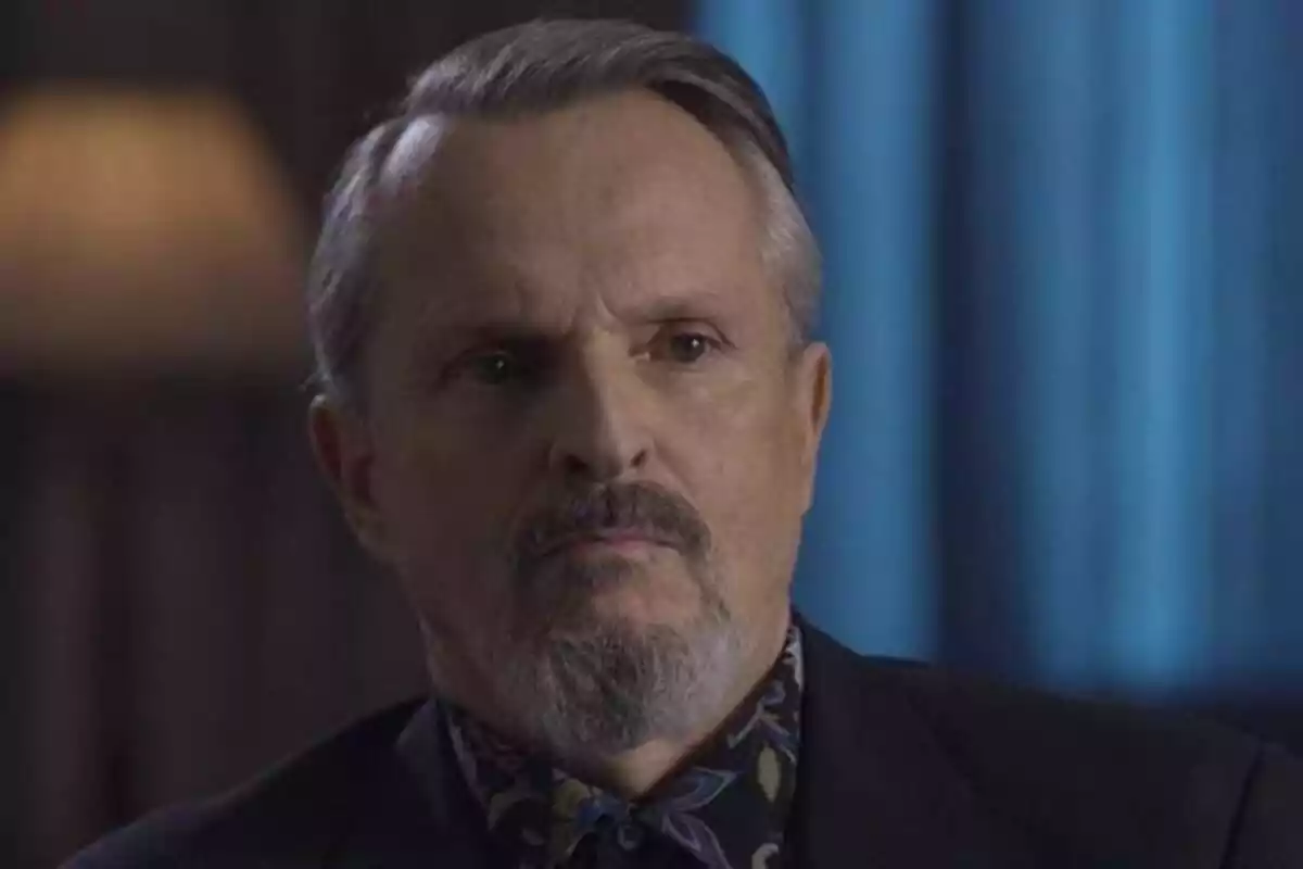 Close-up of Miguel Bosé in an interview about his series on Telecinco