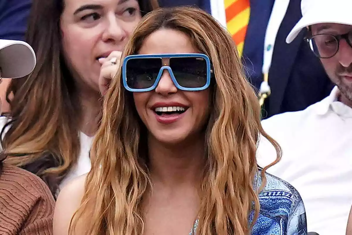 Imagen primer plano de Shakira sonriendo en Wimbledon Imagen primer plano de Shakira sonriendo en Wimbledon