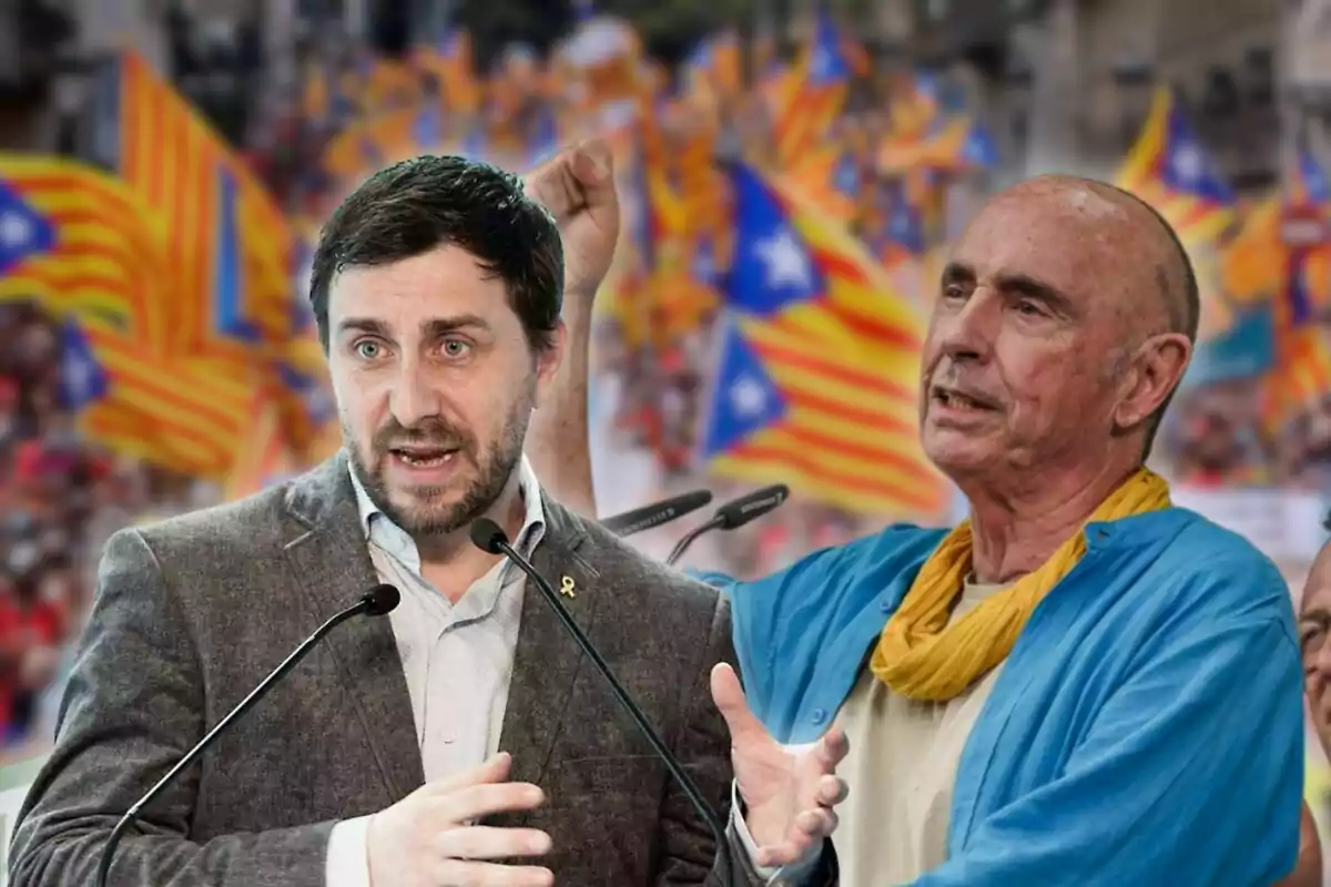 Two men talking at an event with Catalan flags in the background.