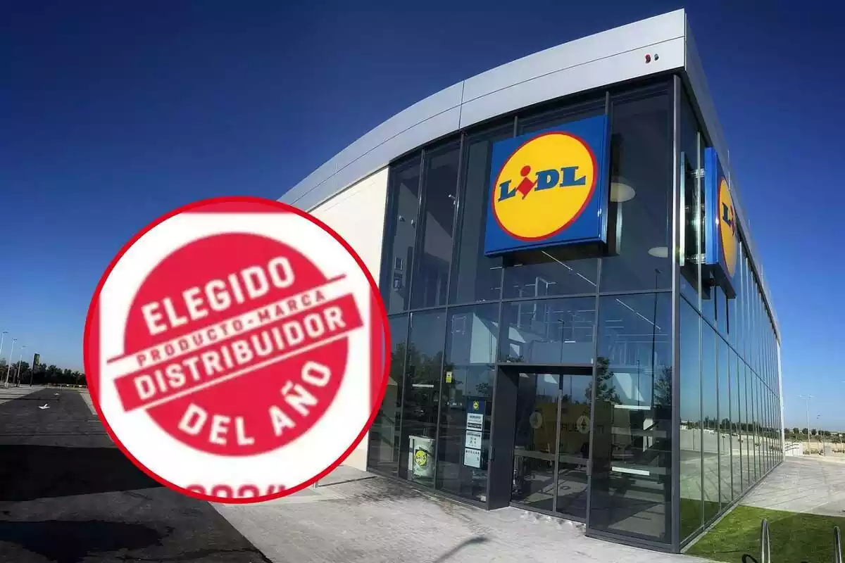 Segell de producte distribuïdor de l'any en cercle vermell sobre fons de Lidl