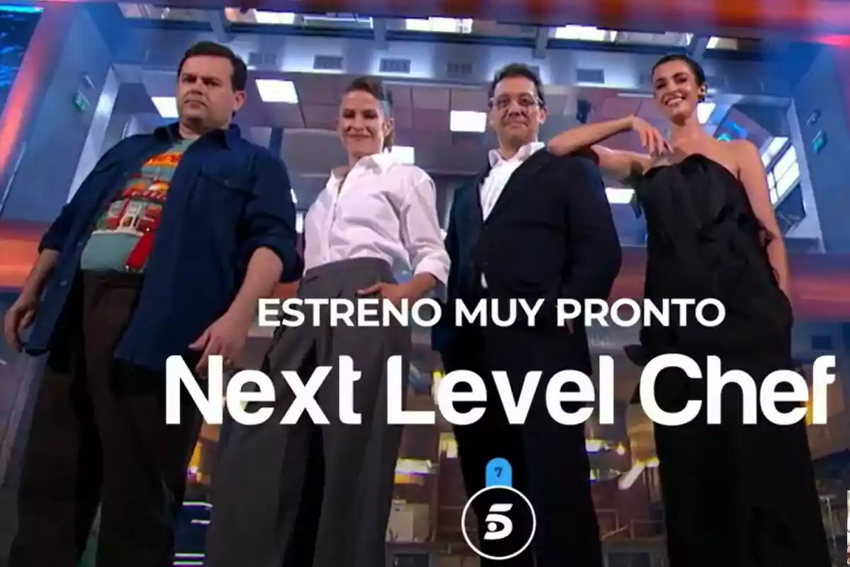 Francis Paniego, Marcos Morán, Rakel Cernicharo i Blanca Romero juntes en un set de televisió amb el text "Estrena molt aviat Next Level Chef" a la part inferior.