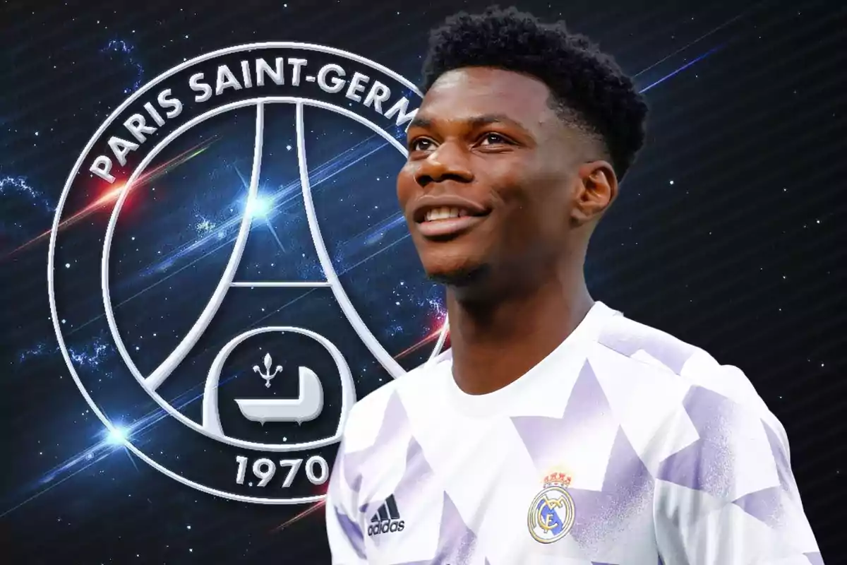 Un futbolista amb la samarreta del Reial Madrid somriu davant l’escut del Paris Saint-Germain sobre un fons espacial. Un futbolista amb la samarreta del Reial Madrid somriu davant l’escut del Paris Saint-Germain sobre un fons espacial.