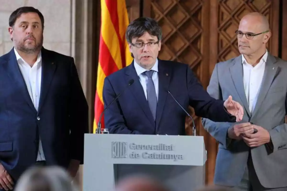 Roda de premsa de Puigdemont amb Oriol Junqueras i Jordi Turull