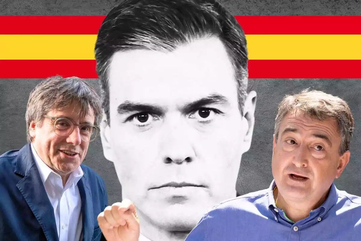 Muntatge fotogràfic amb Carles Puigdemont de Junts per Catalunya i Aitor Esteban del PNB, amb Pedro Sánchez de fons i en blanc i negre, amb la bandera espanyola de fons