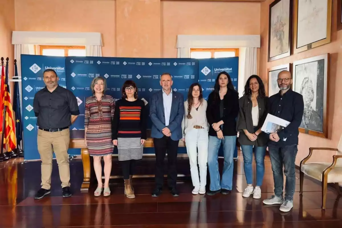 El rector Jaume Carot amb els representants de la UIB x Palestina, el 14 de maig passat