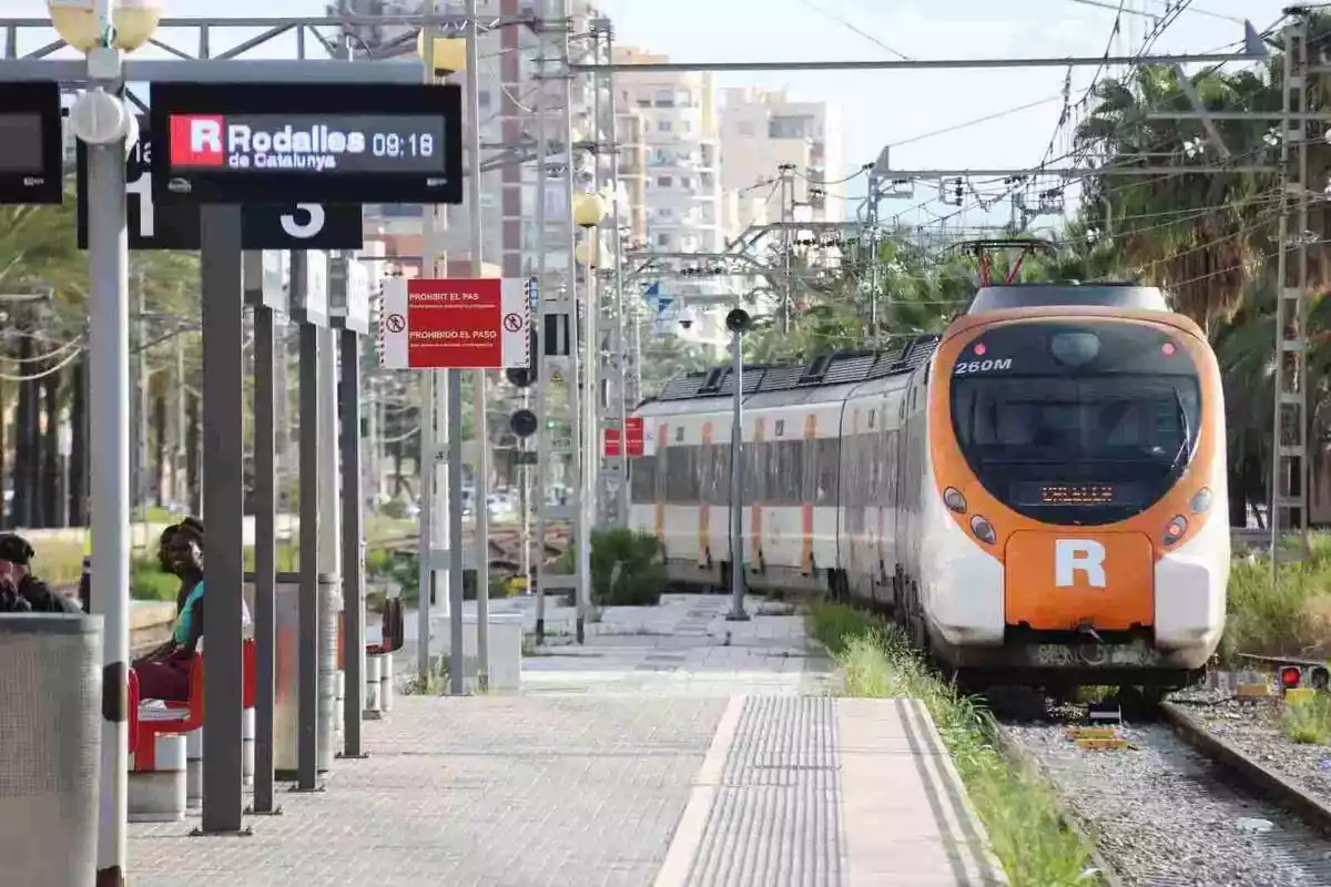 Image of a Rodalies train at a station in Catalonia