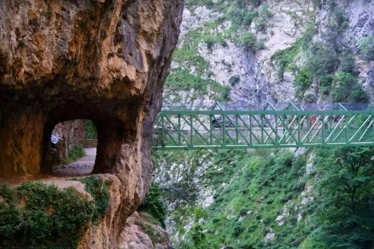 Imatge d'un tram de la Ruta del Cares, ubicada a Astúries