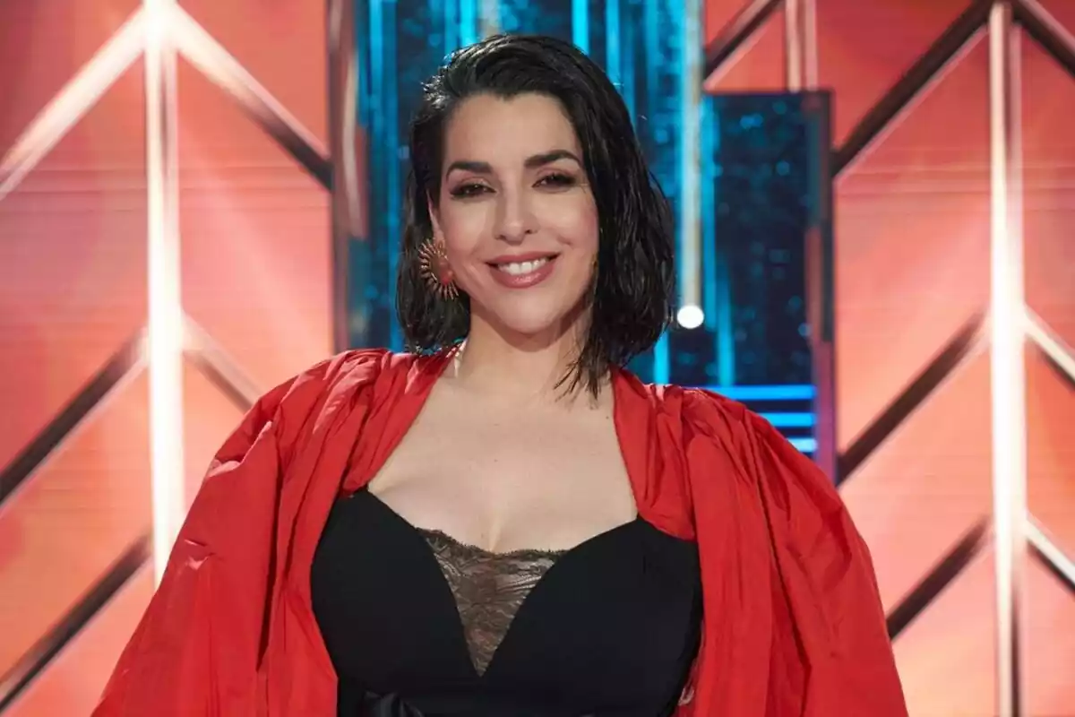 Fotografia de Ruth Lorenzo somrient com a presentadora de Cover Night