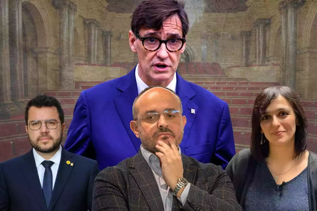 Muntatge fotogràfic amb Salvador Illa sobre l'hemicicle del Parlament de Catalunya, amb Pere Aragonès, Alejandro Fernández i Sílvia Orriols en primer pla