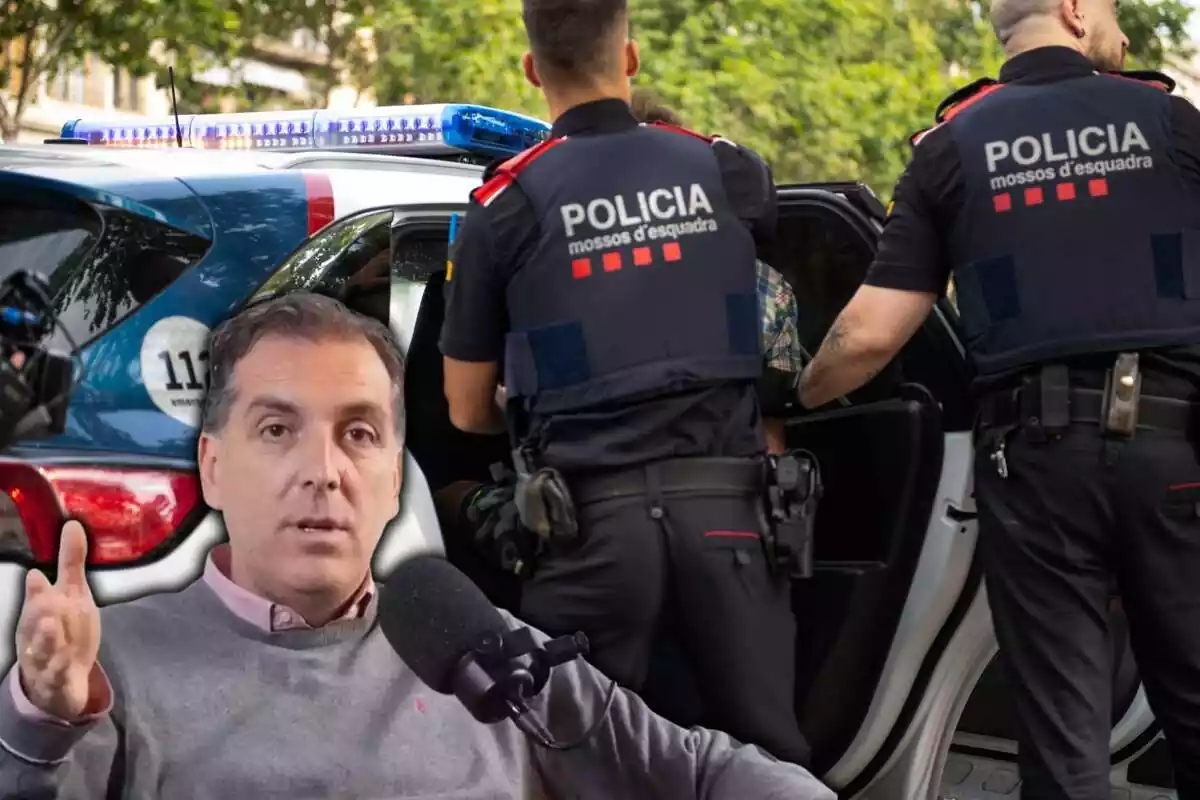 Muntatge amb un pla mitjà de Samuel Vázquez alçant el braç dret i de fons una imatge de dos agents dels Mossos introduint un detingut en un cotxe policial