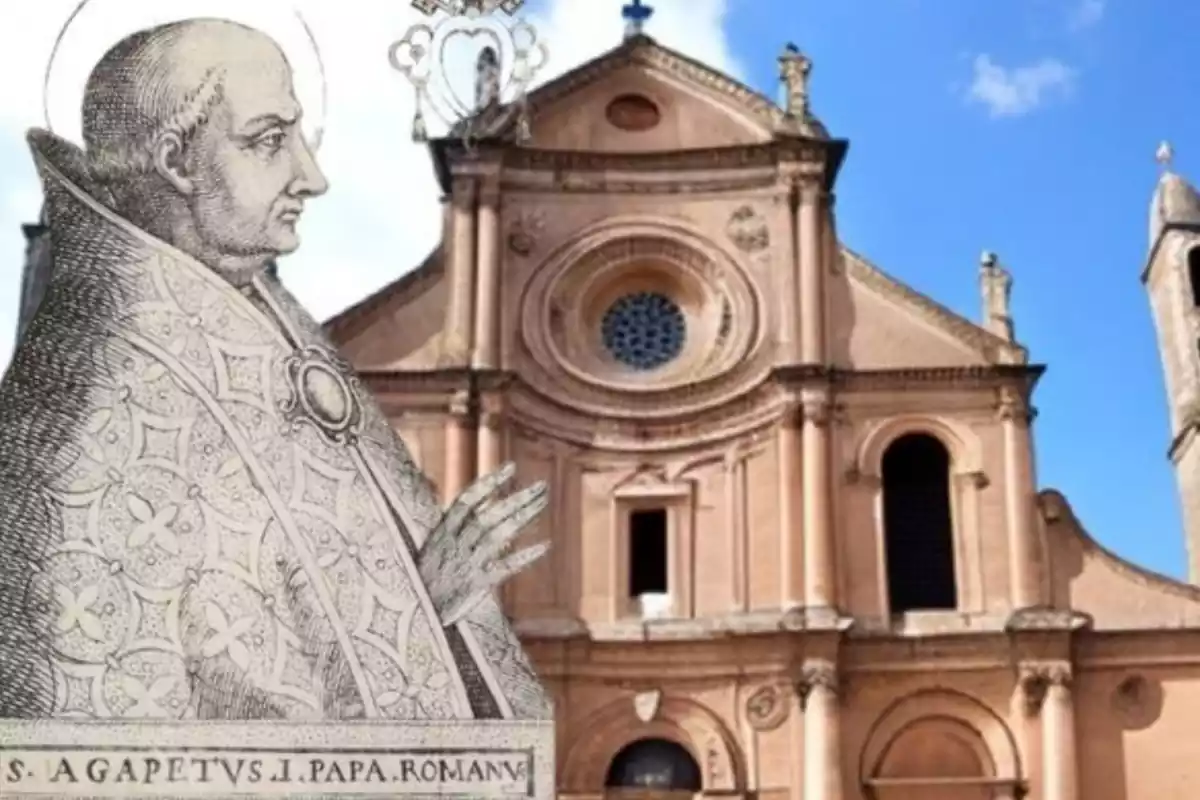 Primer pla de Sant Agapito I papa en blanc i negre
