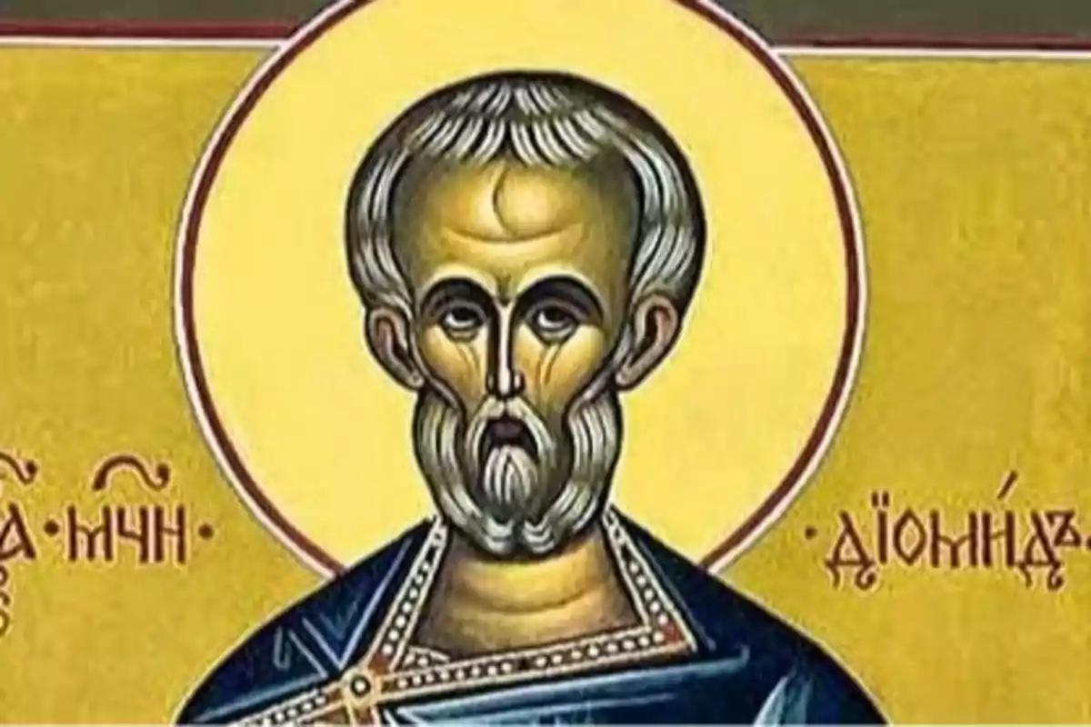 Icona religiosa d’un home amb barba i halo daurat sobre fons groc amb lletres en grec als costats Icona religiosa d’un home amb barba i halo daurat sobre fons groc amb lletres en grec als costats