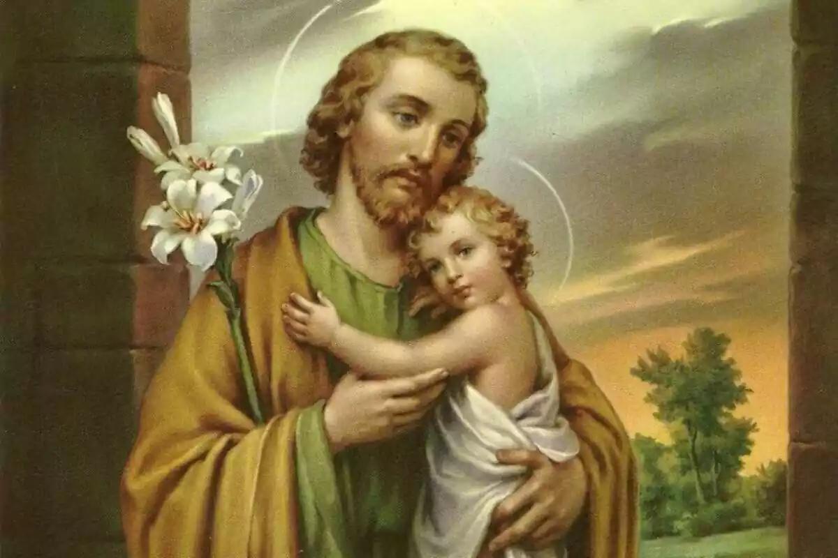 Primer pla a color de Sant Josep amb el Nen als braços