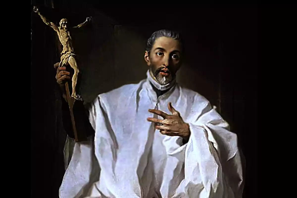 Primer pla a color de Sant Joan d'Àvila amb un crucifix a la mà