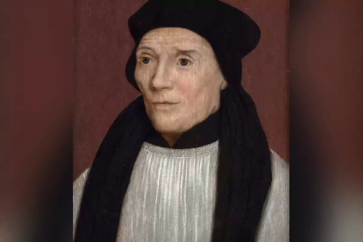 Retrat d’un home gran amb vestimenta clerical blanca i negra i gorra fosca sobre un fons marró Retrat d’un home gran amb vestimenta clerical blanca i negra i gorra fosca sobre un fons marró