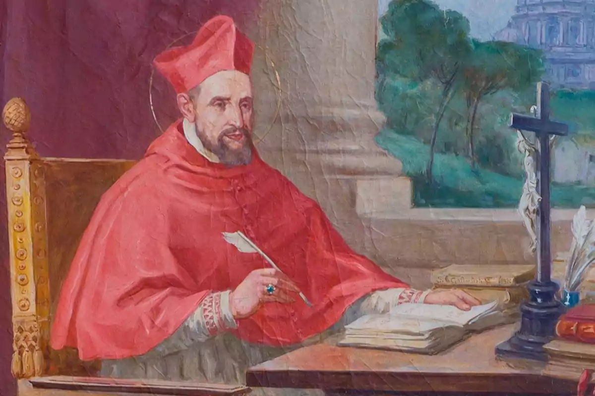 Pintura d'un cardenal assegut en un escriptori, vestit amb vestimentes vermelles, sostenint una ploma i diversos llibres i una creu sobre la taula.