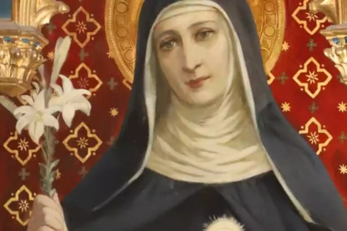 Dona vestida amb hàbit religiós sostenint lliris blancs sobre un fons decoratiu vermell i daurat Dona vestida amb hàbit religiós sostenint lliris blancs sobre un fons decoratiu vermell i daurat