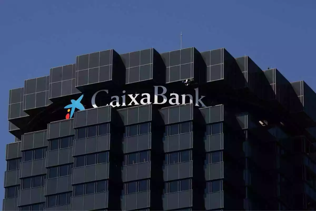 Seu del banc CaixaBank vist des de l'exterior