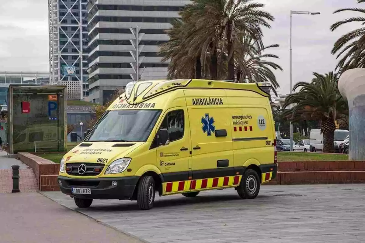 Imatge d'una ambulància del Sistema d'Emergències Mèdiques (SEM) a Barcelona