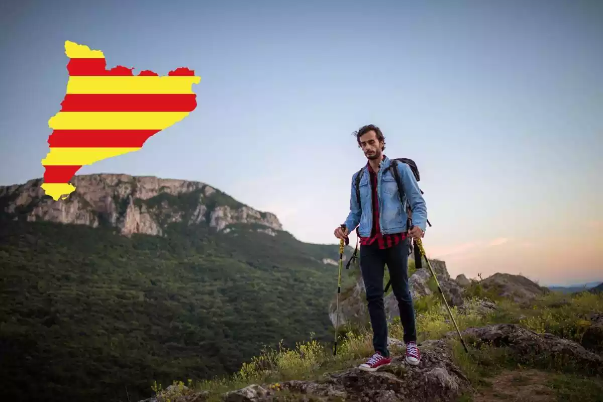Un noi fent senderisme a les muntanyes i una imatge que representa catalunya al mapa