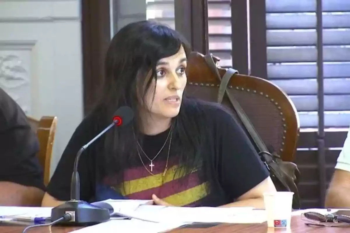 Silvia Orriols en un ple de Ripoll parlant sobre la immigració i la seguretat