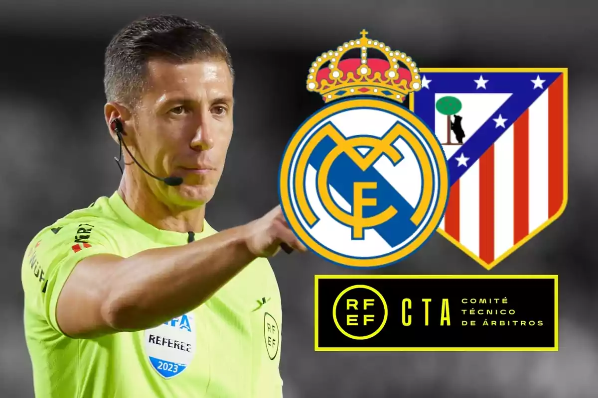 Árbitro de fútbol señalando con logos del Real Madrid, Atlético de Madrid y el Comité Técnico de Árbitros.