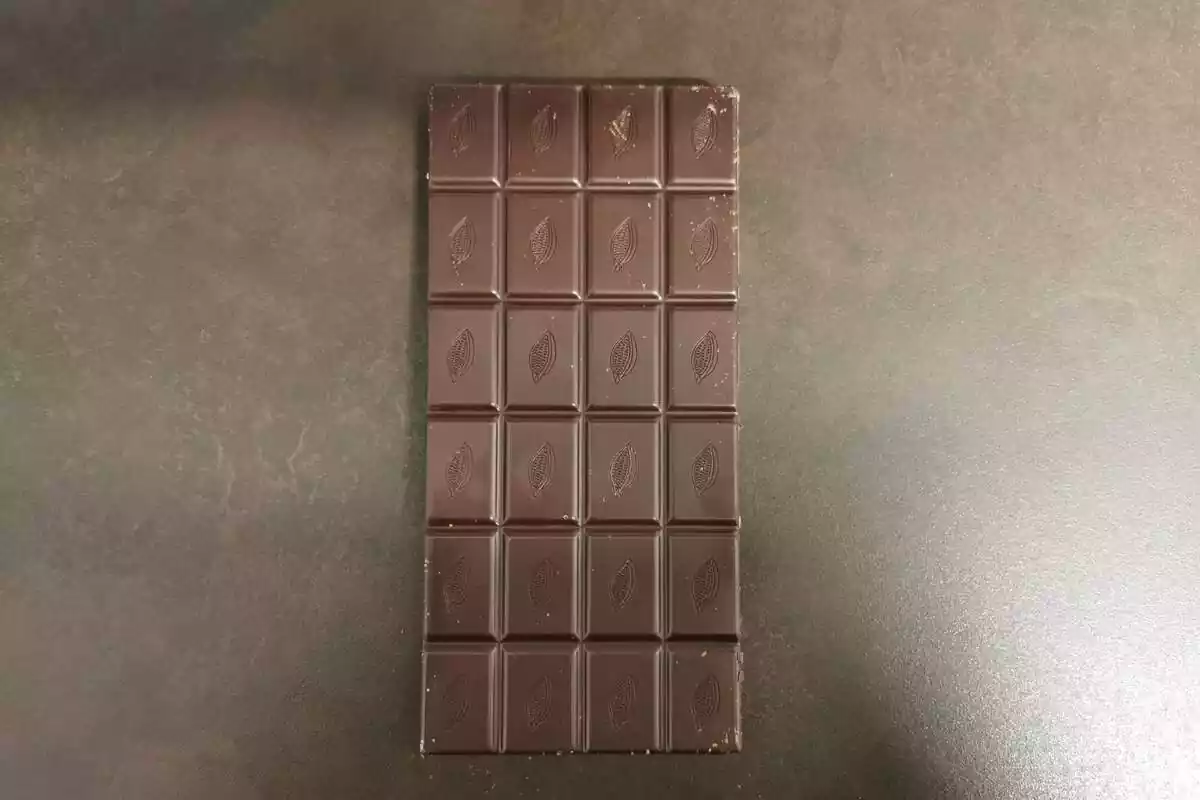 A bar of 72% Aldi dark chocolate