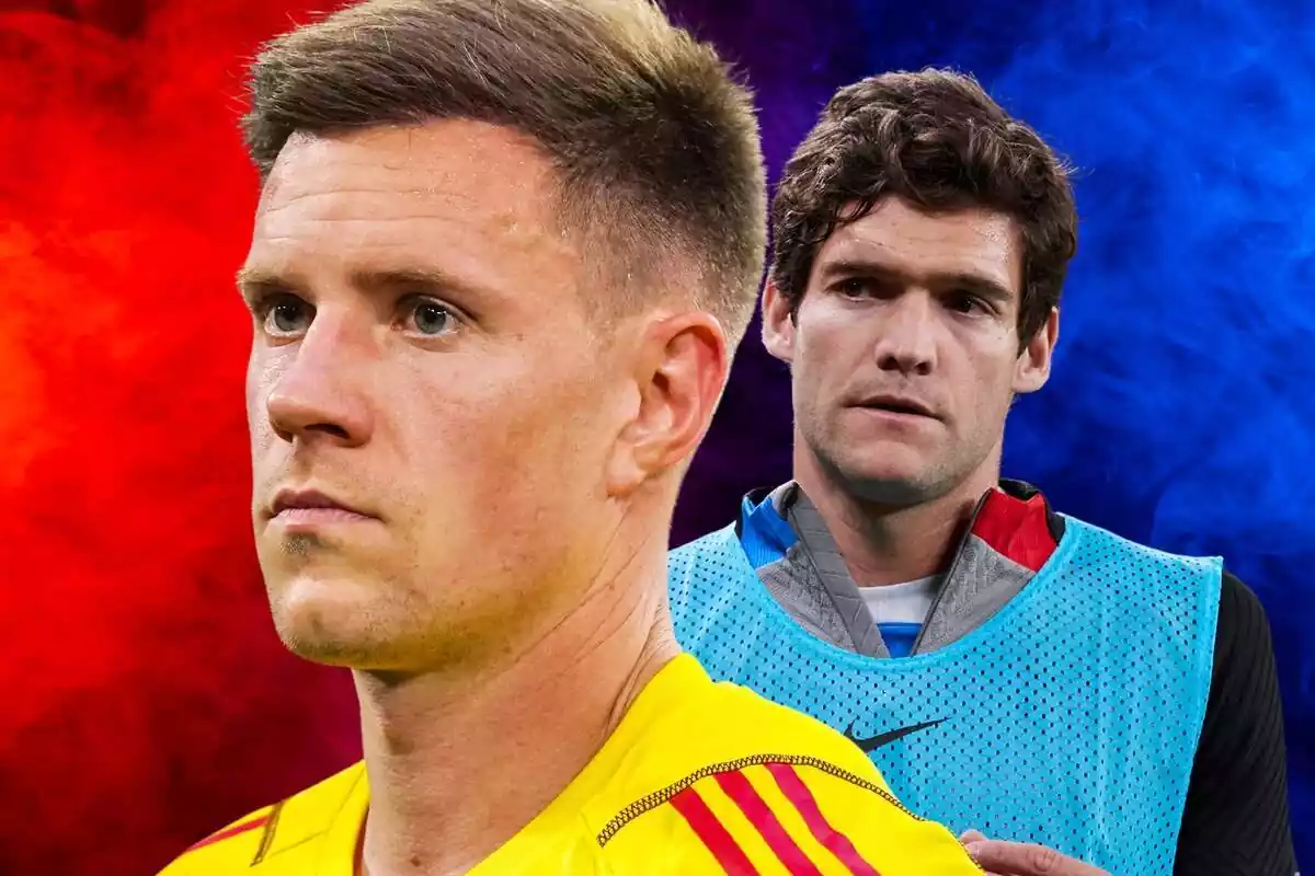 Ter Stegen pensatiu al costat de Marcos Alonso amb el peto d'escalfament