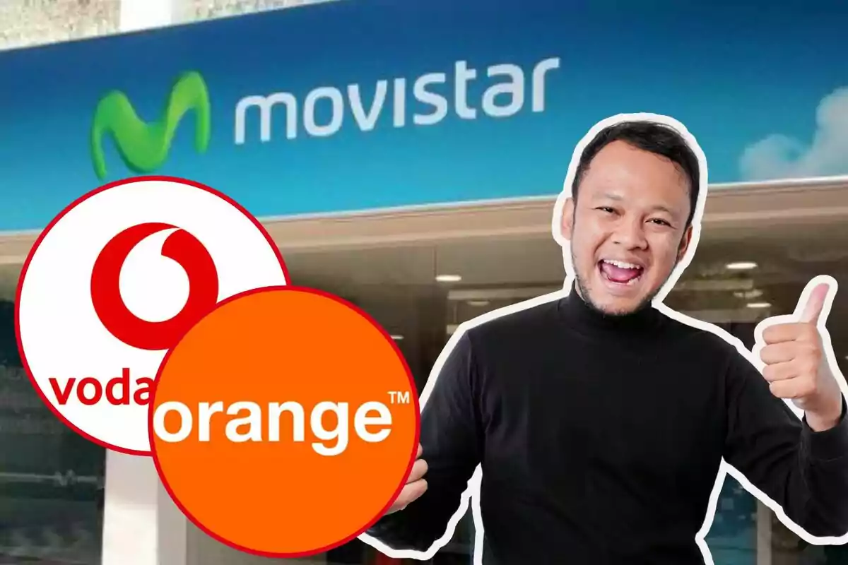 Un home somrient amb el polze cap amunt davant d'un cartell de Movistar, amb els logotips de Vodafone i Orange superposats.