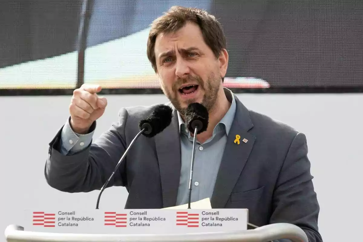 L'exconseller de Salut de la Generalitat de Catalunya Toni Comín intervé a l'acte del Consell de la República a Perpinyà (França) el 29 de febrer de 2020