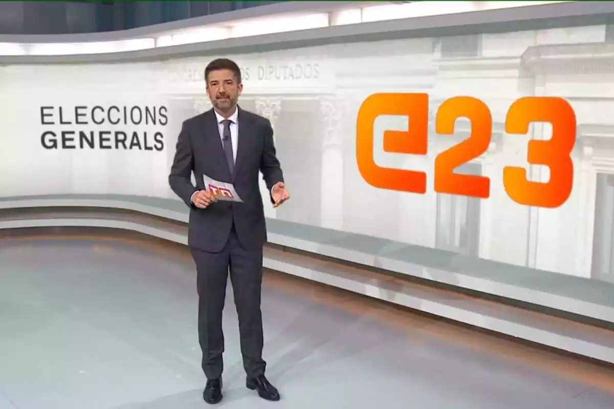 Toni Cruanyes al plató de Telenotícies de TV3 parlant de les Eleccions Generals del proper 23 de juliol de 2023