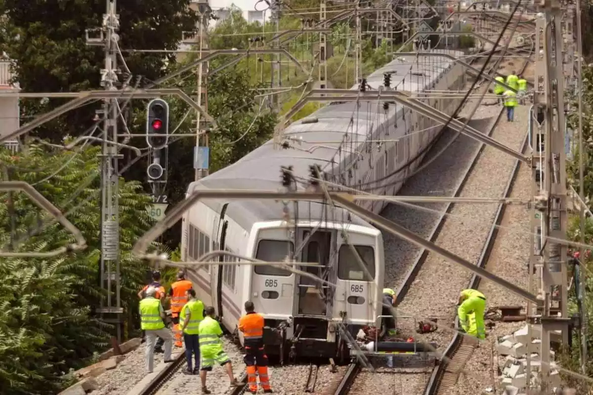 Tren descarrilat a Sitges (Barcelona) Tren descarrilat a Sitges (Barcelona)