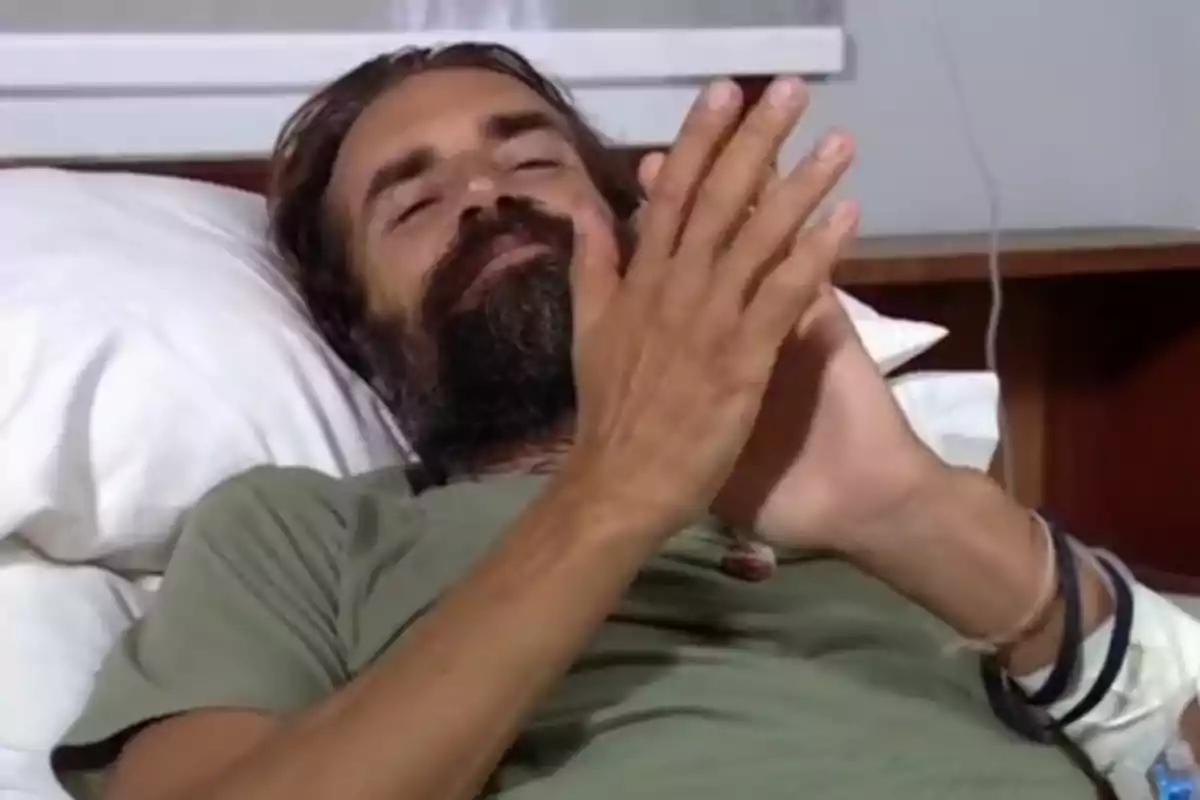 Álex Adrover evacuat de 'Supervivientes'