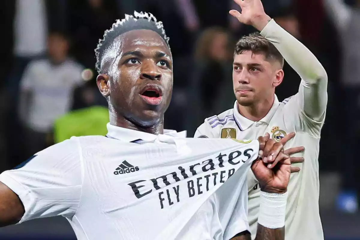 Vinícius Júnior assenyala l'escut del Reial Madrid i Fede Valverde fa el mateix