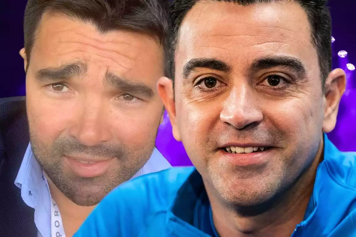 Xavi Hernández mira a càmera amb un mig somriure amb Deco al fons també amb un mig somriure